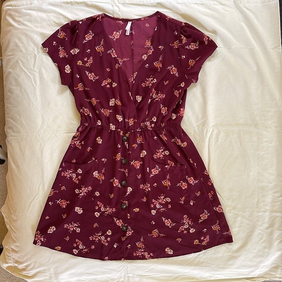 Women’s Burgundy Floral Print Xhilaration Dress. - Picture 6 of 11